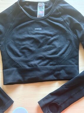 Gymshark Black Long-Sleeve Crop Top With Key Hole